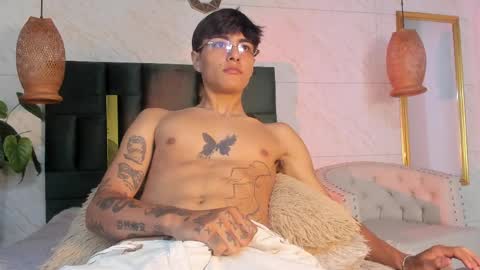 Snapshot of santiago_cortezz chatting on 04-14-26, 03:18 Santiago online show from 04-14-26, 03:18