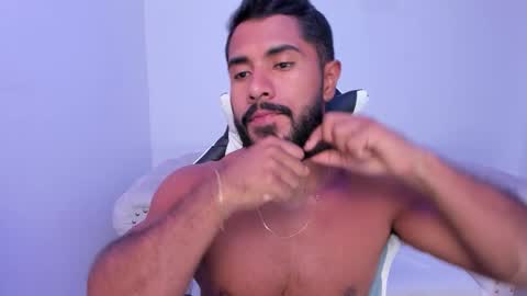 santiago_huntt online show from 11-12-25, 08:52