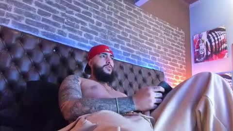 Santiago Hincapiie online show from 03-08-26, 04:27