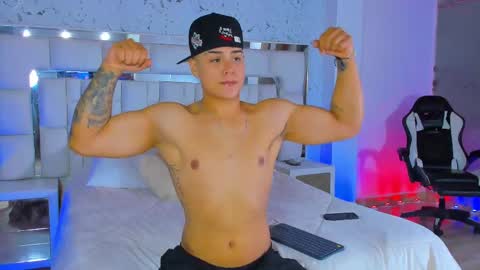 Santi Reyes online show from 11-07-25, 01:49