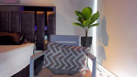 Santiago Seans online show from 10-14-25, 01:34