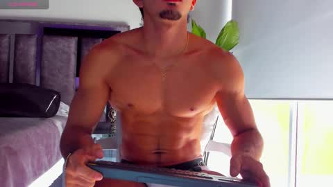 Santiago Seans online show from 11-19-25, 01:44