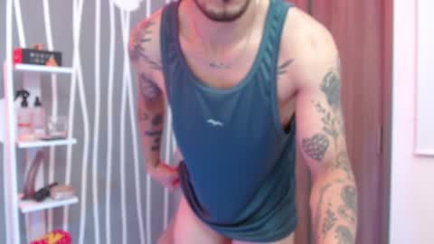 Santy Torres online show from 11-30-25, 04:27