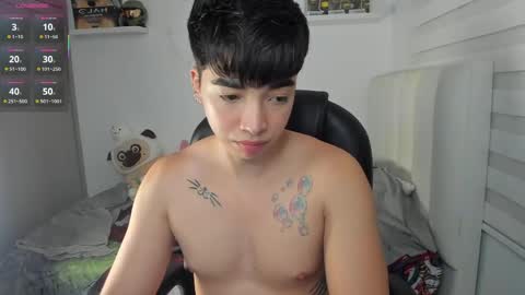 Snapshot of santy7u7 chatting on 04-25-26, 01:36 Mr. Santiago online show from 04-25-26, 01:36