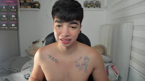 Snapshot of santy7u7 chatting on 05-12-26, 01:30 Mr. Santiago online show from 05-12-26, 01:30