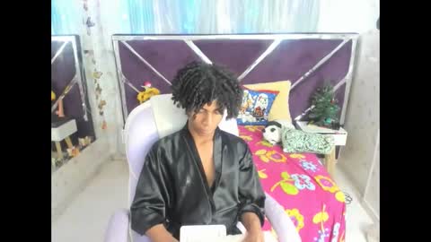 Snapshot of santy_bigcock_01 chatting on 11-14-25, 11:42 santy online show from 11-14-25, 11:42