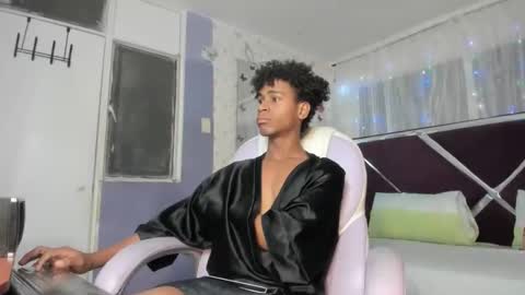 Snapshot of santy_bigcock_01 chatting on 03-18-26, 12:08 santy online show from 03-18-26, 12:08