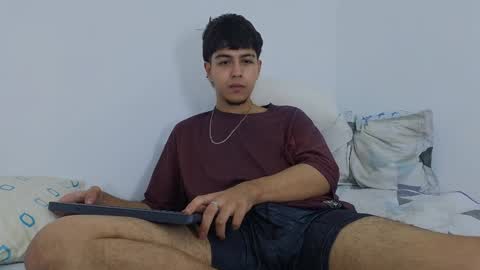 Snapshot of santybig18 chatting on 12-06-24, 01:51 santybig18 online show from 12-06-24, 01:51