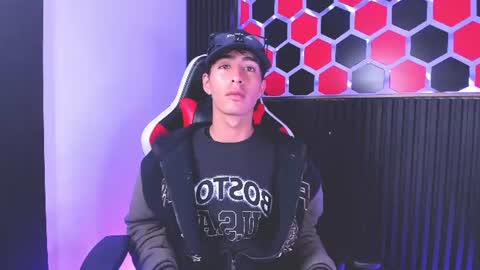 Snapshot of santyfoxxs chatting on 06-18-26, 04:13 Santy online show from 06-18-26, 04:13