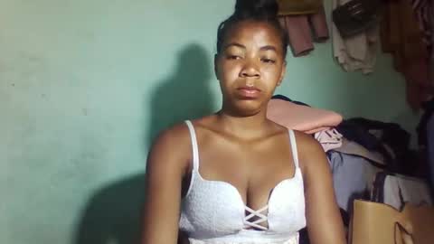 Snapshot of sanyah0123 chatting on 11-15-25, 11:32 sanyah0123 online show from 11-15-25, 11:32