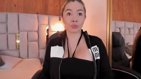 Saori  online show from 10-18-25, 12:06