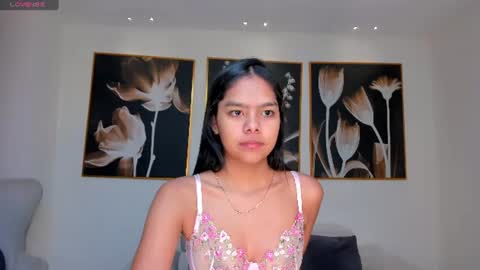 Snapshot of saphirajames chatting on 06-13-26, 07:56 Saphira James online show from 06-13-26, 07:56