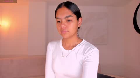 Snapshot of saphirajames chatting on 06-25-26, 02:00 Saphira James online show from 06-25-26, 02:00