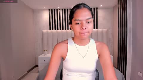 Snapshot of saphirajames chatting on 06-27-26, 01:54 Saphira James online show from 06-27-26, 01:54