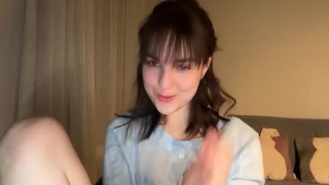 Snapshot of saphirree chatting on 01-12-26, 11:10 Anny online show from 01-12-26, 11:10