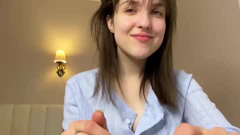 Snapshot of saphirree chatting on 02-14-26, 10:39 Anny online show from 02-14-26, 10:39