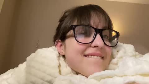 Snapshot of saphirree chatting on 02-28-26, 12:00 Anny online show from 02-28-26, 12:00