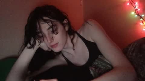 Snapshot of sapphicvoid chatting on 12-14-25, 03:23 Jade online show from 12-14-25, 03:23