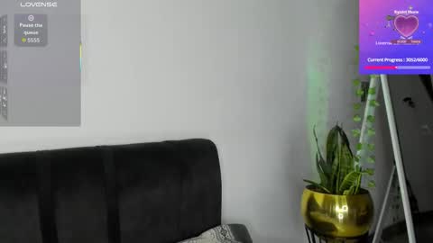 Snapshot of sapphire_fire chatting on 11-30-25, 08:29 steph online show from 11-30-25, 08:29