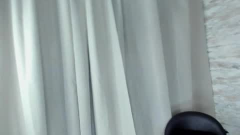 Snapshot of sapphire_fire chatting on 12-18-25, 12:38 steph online show from 12-18-25, 12:38