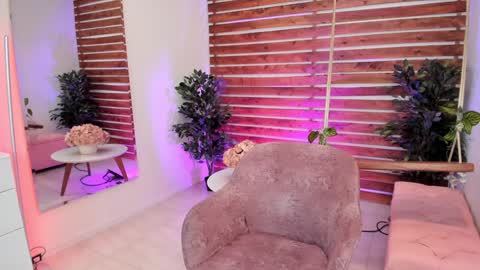 Snapshot of sapphire_venus chatting on 12-10-24, 09:00 Valerin online show from 12-10-24, 09:00