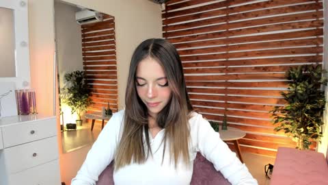 Snapshot of sapphire_venus chatting on 01-16-25, 10:02 Valerin online show from 01-16-25, 10:02