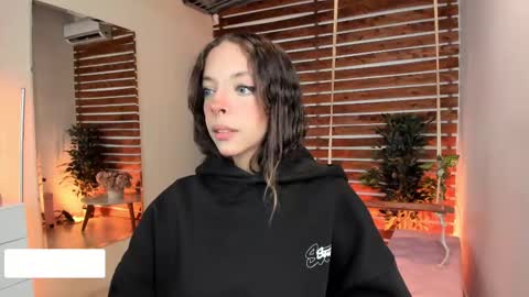 Snapshot of sapphire_venus chatting on 02-24-25, 10:58 Valerin online show from 02-24-25, 10:58