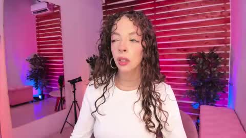 Snapshot of sapphire_venus chatting on 10-06-25, 12:52 Valerin online show from 10-06-25, 12:52