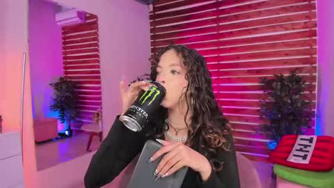 Snapshot of sapphire_venus chatting on 10-07-25, 01:25 Valerin online show from 10-07-25, 01:25