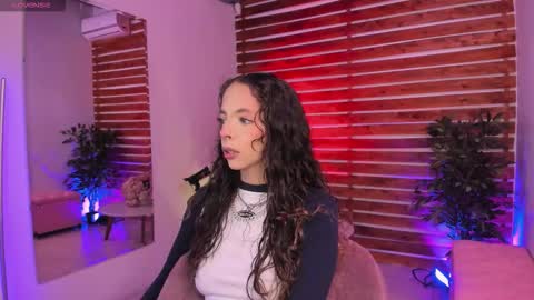 Snapshot of sapphire_venus chatting on 11-12-25, 01:28 Valerin online show from 11-12-25, 01:28