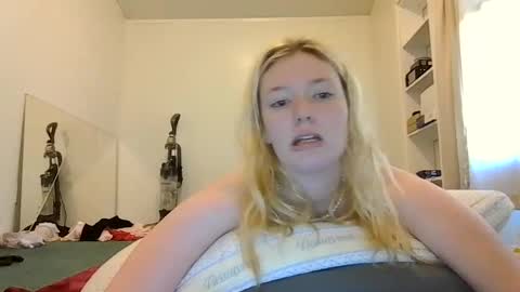 Snapshot of sara9920 chatting on 03-28-26, 04:17 sara9920 online show from 03-28-26, 04:17