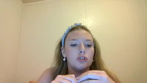 Snapshot of sara9920 chatting on 04-06-26, 03:15 sara9920 online show from 04-06-26, 03:15