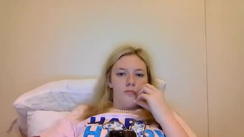 Snapshot of sara9920 chatting on 04-10-26, 04:33 sara9920 online show from 04-10-26, 04:33