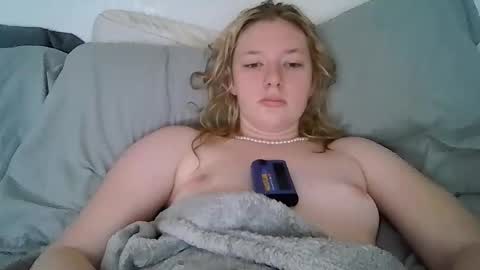 Snapshot of sara9920 chatting on 04-13-26, 05:07 sara9920 online show from 04-13-26, 05:07