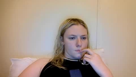Snapshot of sara9920 chatting on 04-21-26, 02:51 sara9920 online show from 04-21-26, 02:51