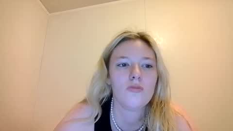 Snapshot of sara9920 chatting on 04-24-26, 12:02 sara9920 online show from 04-24-26, 12:02