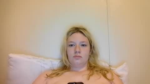 Snapshot of sara9920 chatting on 04-30-26, 01:12 sara9920 online show from 04-30-26, 01:12