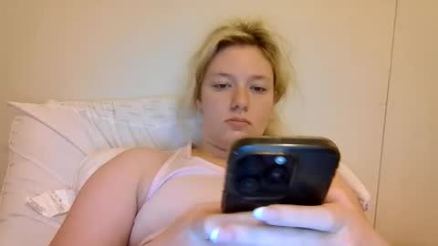 Snapshot of sara9920 chatting on 04-30-26, 10:58 sara9920 online show from 04-30-26, 10:58