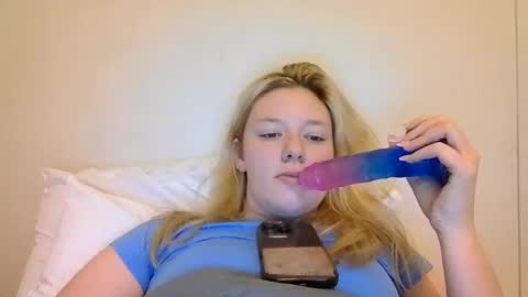 Snapshot of sara9920 chatting on 05-02-26, 05:51 sara9920 online show from 05-02-26, 05:51