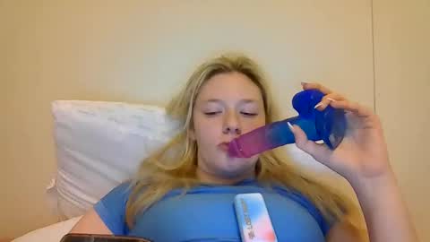 Snapshot of sara9920 chatting on 05-04-26, 01:56 sara9920 online show from 05-04-26, 01:56