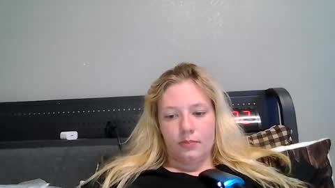 Snapshot of sara9920 chatting on 06-24-26, 04:33 sara9920 online show from 06-24-26, 04:33