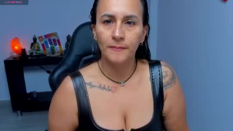 Snapshot of sara_charmy chatting on 07-11-26, 11:02 online show from 07-11-26, 11:02