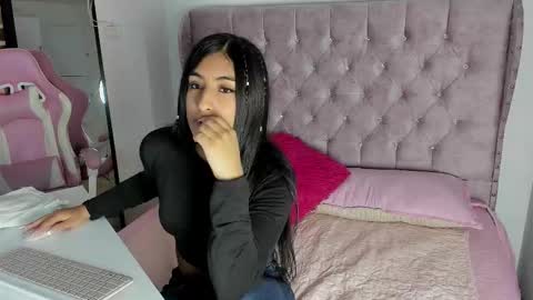 Snapshot of sara_cloudy chatting on 11-25-25, 02:50 Sara online show from 11-25-25, 02:50