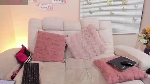 Sara Crowe online show from 03-11-25, 05:16