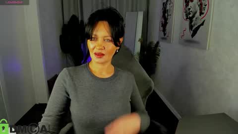 Snapshot of sara_devills chatting on 01-14-26, 09:37 Sara online show from 01-14-26, 09:37