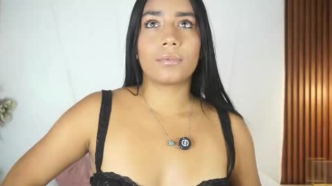  Sara Jones  online show from 12-21-25, 07:32