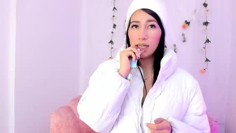 Snapshot of sara_kurt chatting on 02-25-25, 11:19 Sara online show from 02-25-25, 11:19