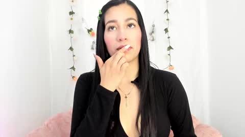 Snapshot of sara_kurt chatting on 03-02-25, 12:01 Sara online show from 03-02-25, 12:01
