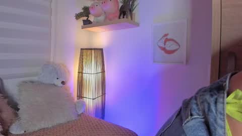 Snapshot of sara_madrid_ chatting on 05-26-26, 12:23 online show from 05-26-26, 12:23