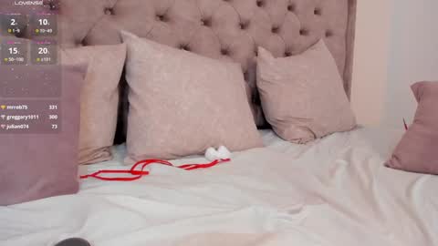 Sara Montes  online show from 12-23-24, 08:47